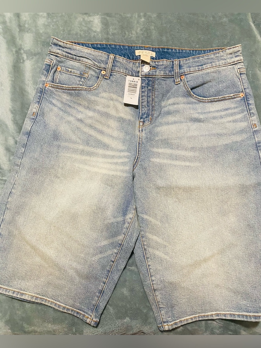 Torrid Festi denim long baggy shorts size 16